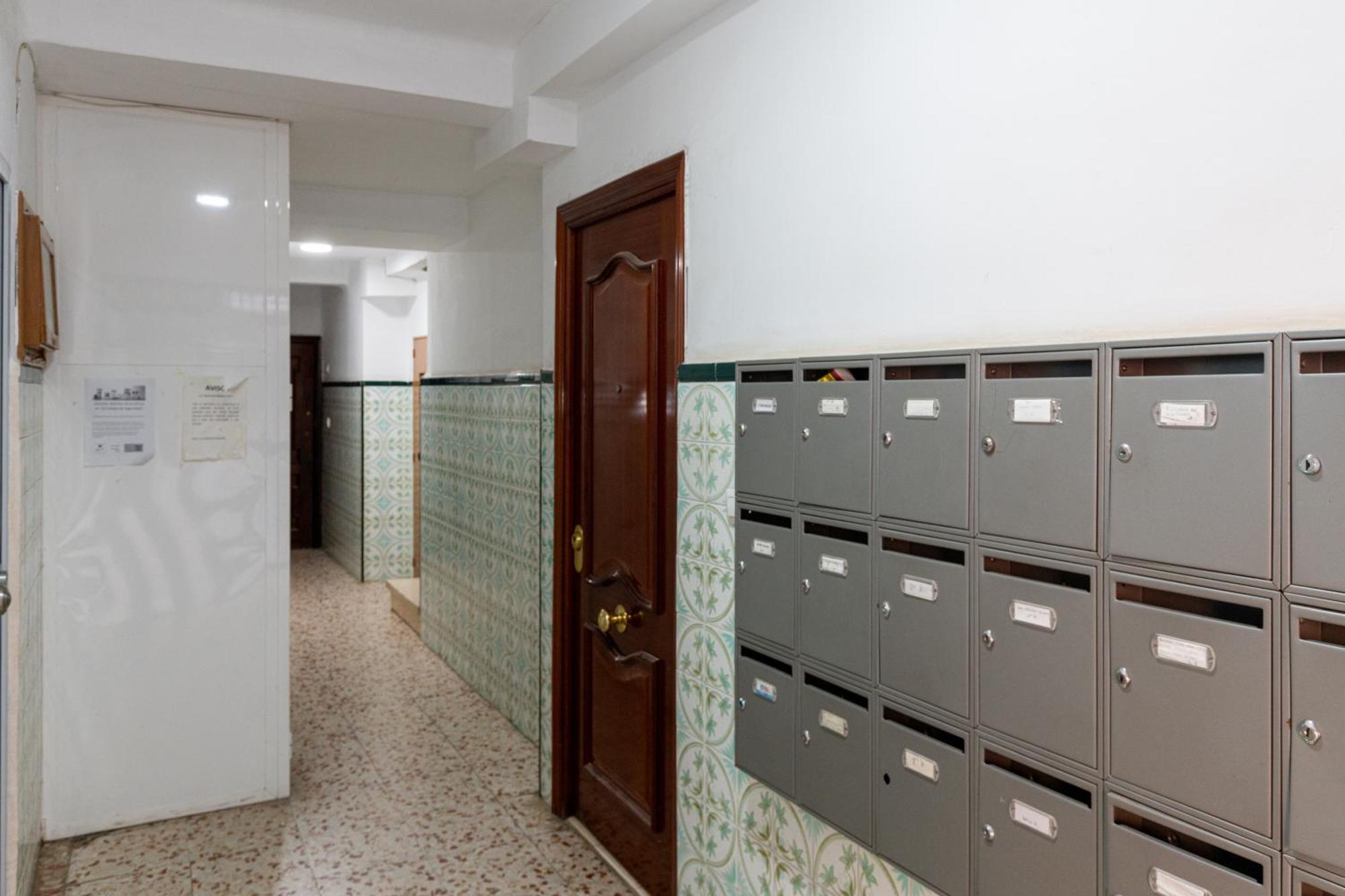 Piso Elegante Y Nuevo De 3 Habitaciones Y 2 Banos Seville Luaran gambar