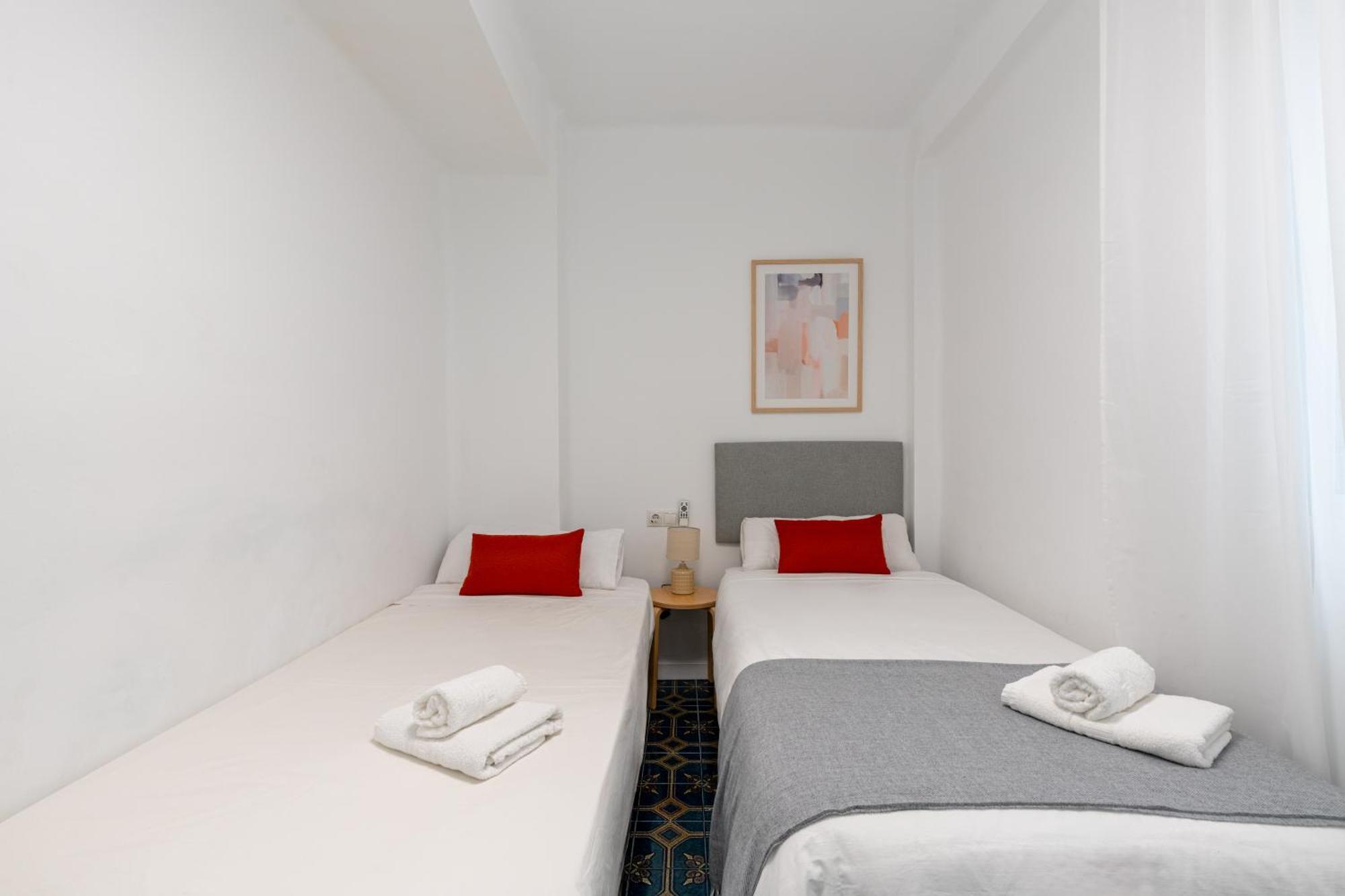 Piso Elegante Y Nuevo De 3 Habitaciones Y 2 Banos Seville Luaran gambar