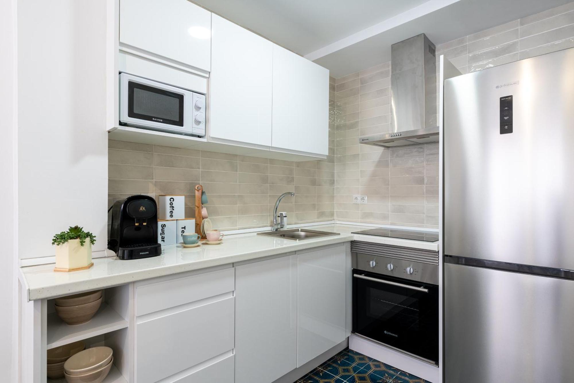 Piso Elegante Y Nuevo De 3 Habitaciones Y 2 Banos Seville Luaran gambar
