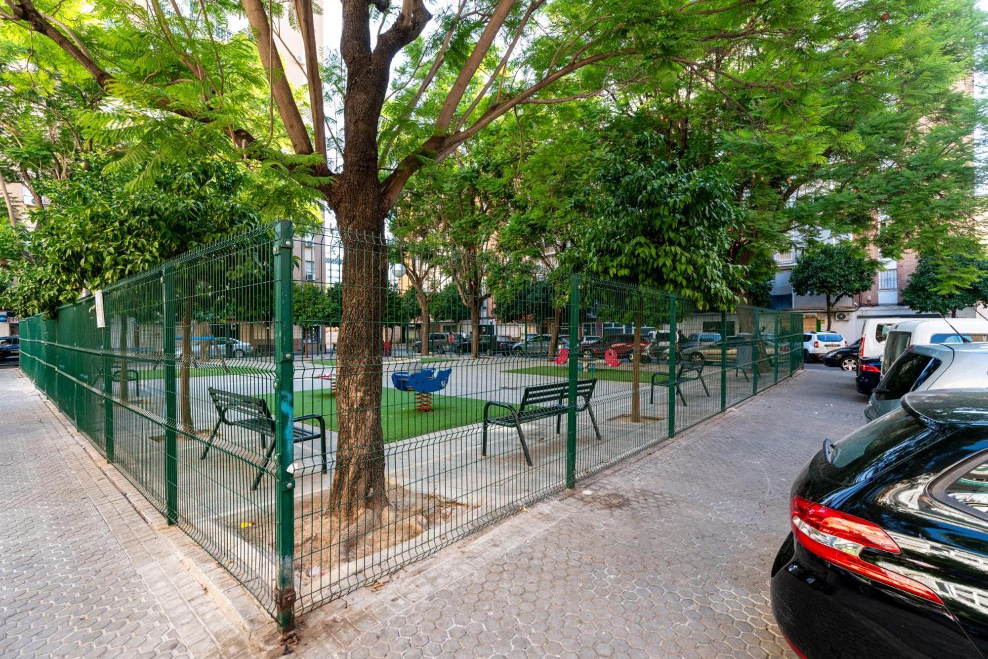 Piso Elegante Y Nuevo De 3 Habitaciones Y 2 Banos Seville Luaran gambar