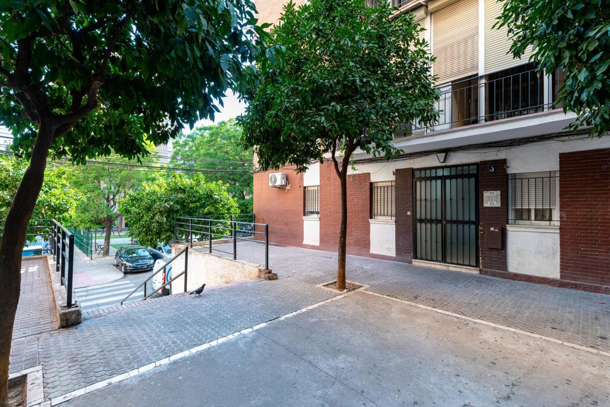 Piso Elegante Y Nuevo De 3 Habitaciones Y 2 Banos Seville Luaran gambar