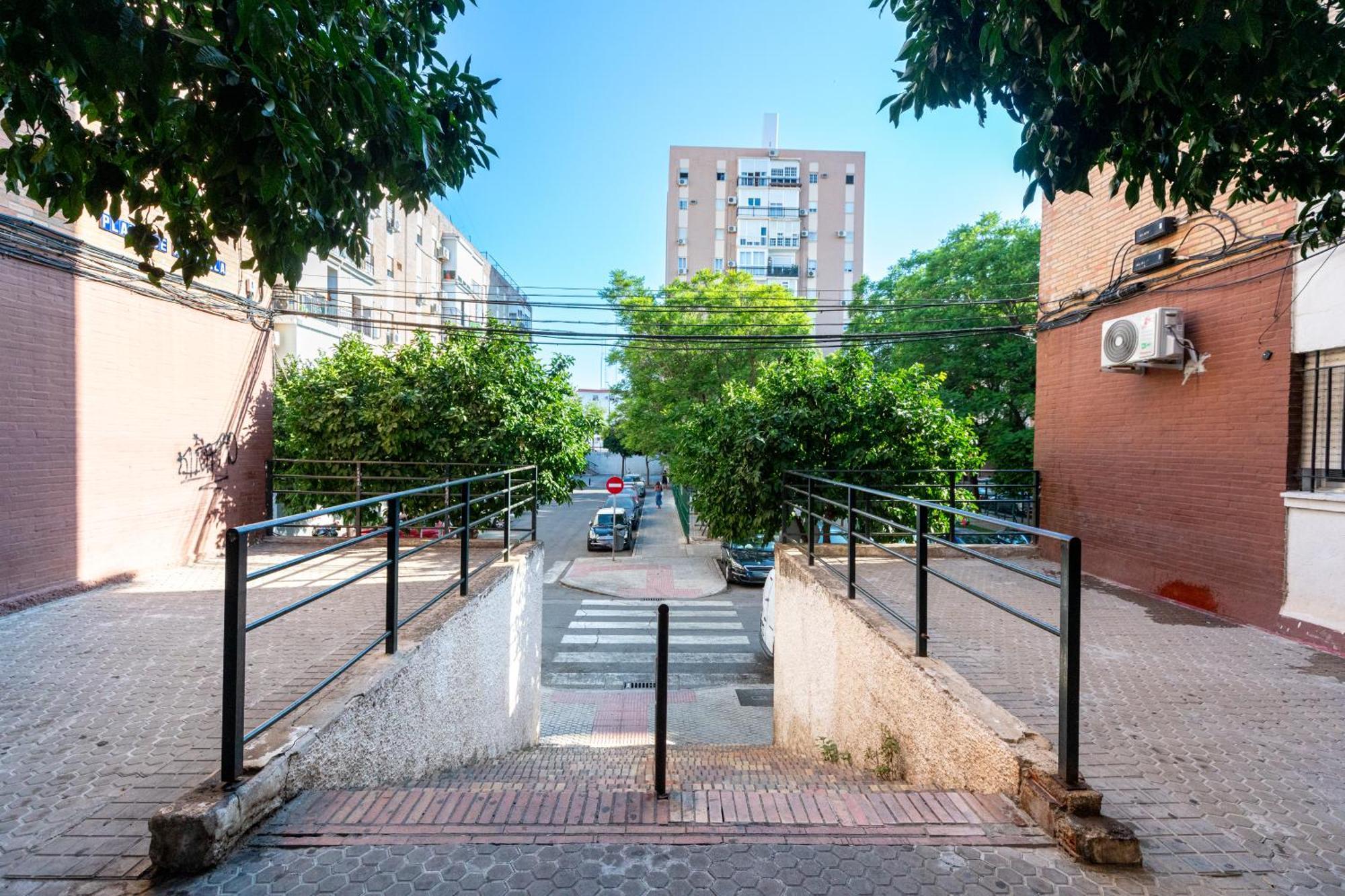 Piso Elegante Y Nuevo De 3 Habitaciones Y 2 Banos Seville Luaran gambar