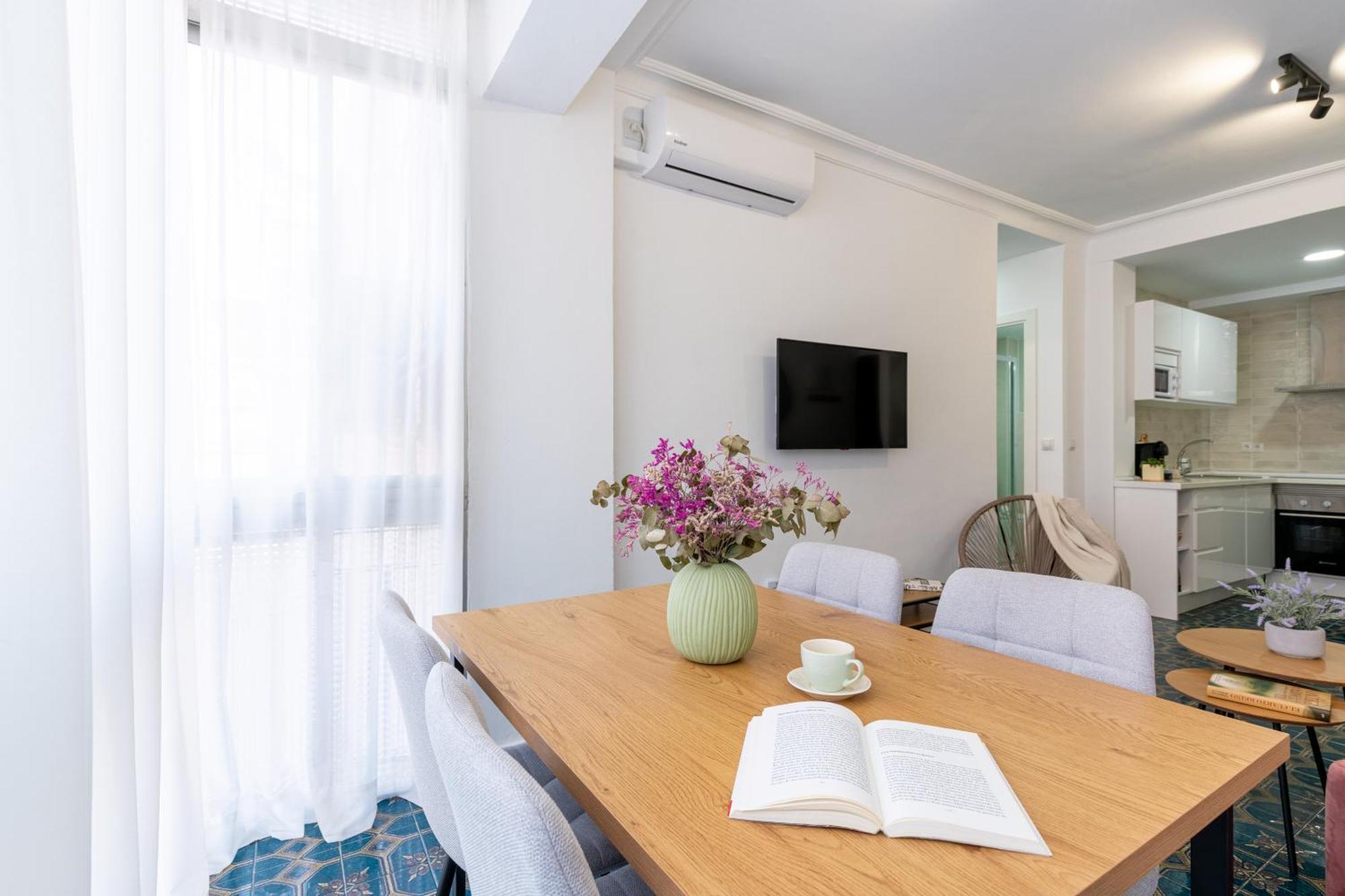 Piso Elegante Y Nuevo De 3 Habitaciones Y 2 Banos Seville Luaran gambar