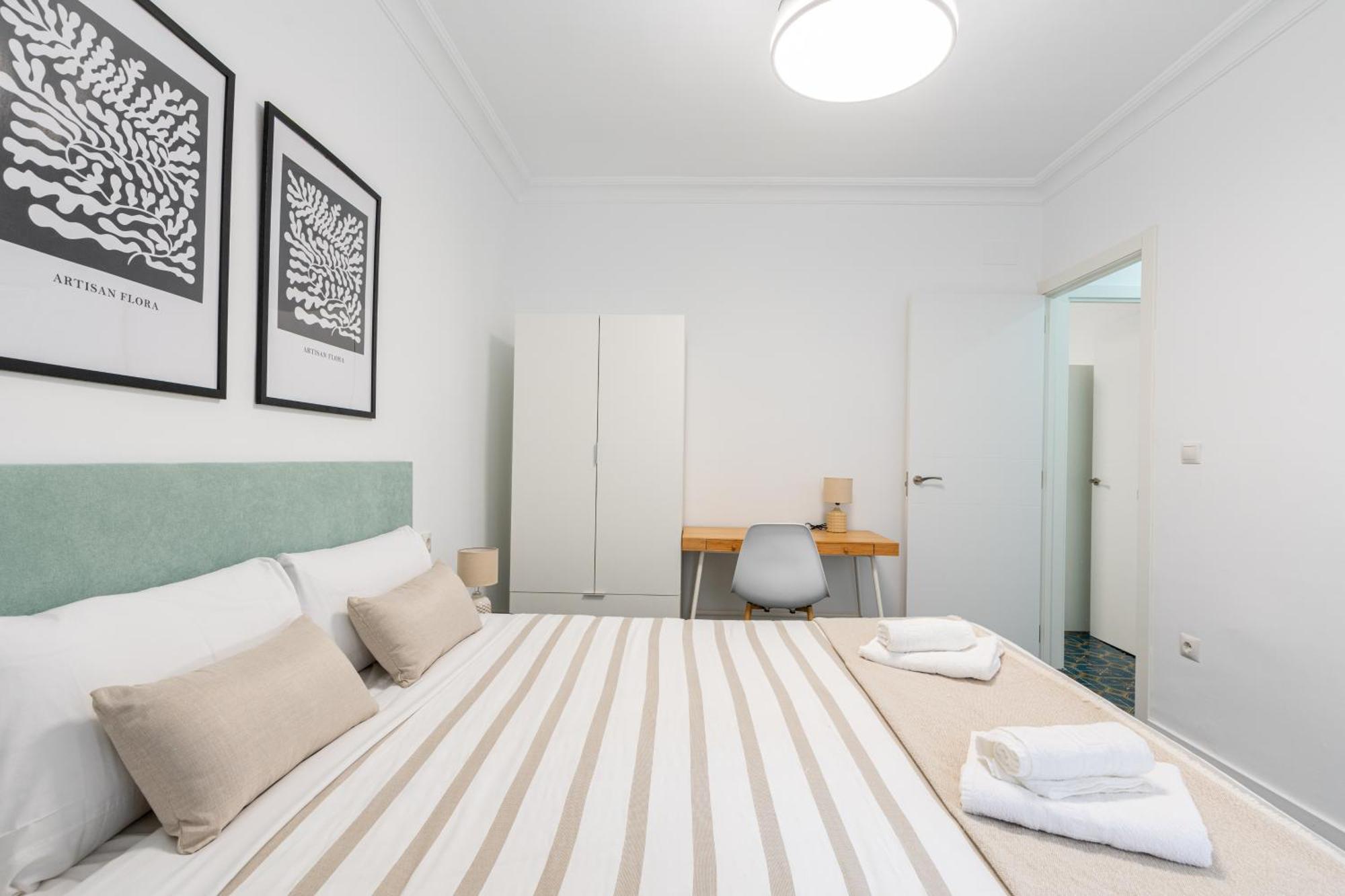 Piso Elegante Y Nuevo De 3 Habitaciones Y 2 Banos Seville Luaran gambar