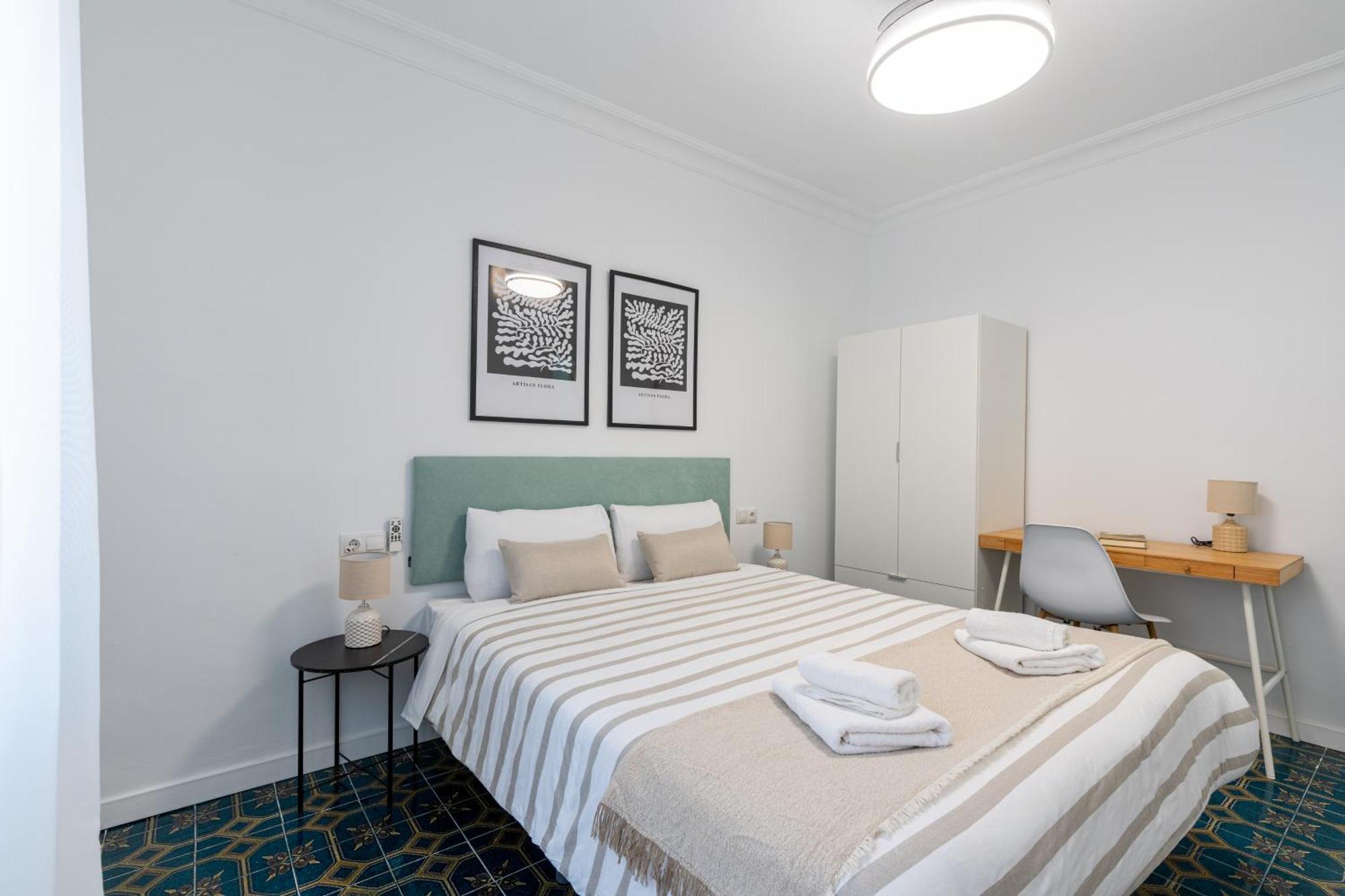 Piso Elegante Y Nuevo De 3 Habitaciones Y 2 Banos Seville Luaran gambar