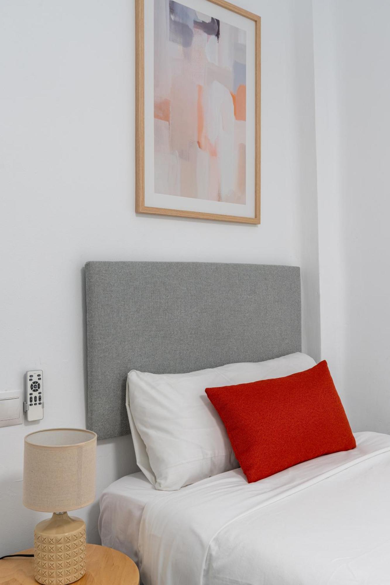 Piso Elegante Y Nuevo De 3 Habitaciones Y 2 Banos Seville Luaran gambar