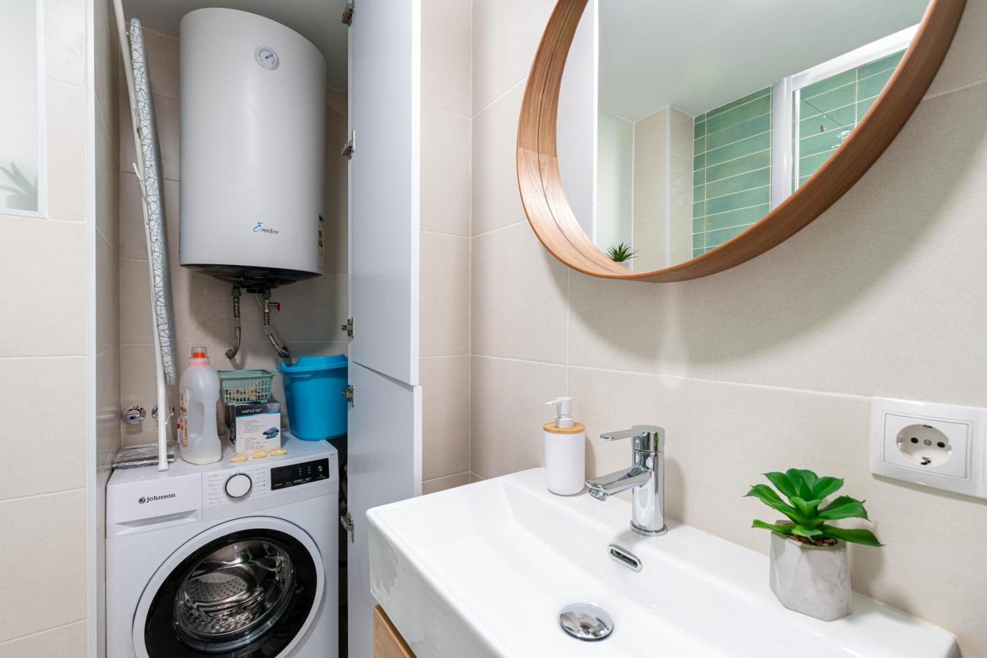 Piso Elegante Y Nuevo De 3 Habitaciones Y 2 Banos Seville Luaran gambar